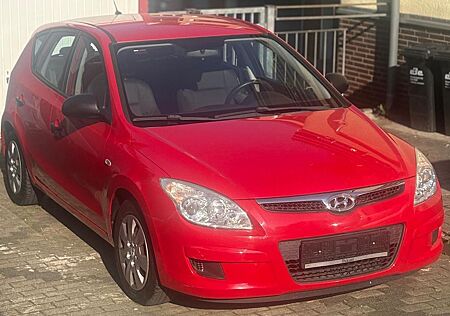 Hyundai i30 TÜV neu | Garagenfahrzeug | Klima