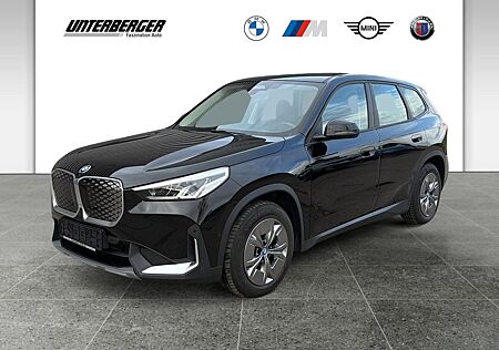 BMW iX1 xDrive30 Parking Assistant M Fahrwerk
