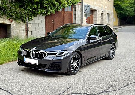 BMW 530e Touring - M-Sport, Laser, HiFi, Navi Pro