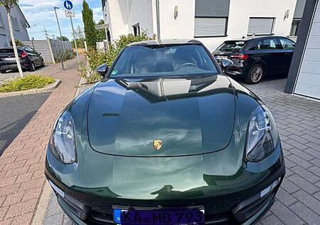 Porsche Panamera - -