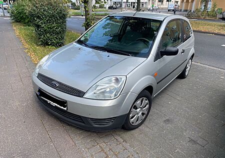 Ford Fiesta Rentnerfahrzeug 1.3 44 kW -