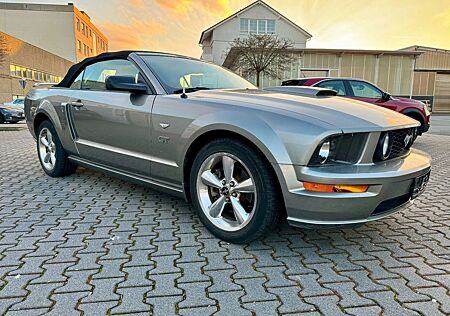 Ford Mustang 4.6 V8 Cabrio Automatik - LEDER + NAVI