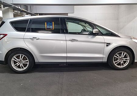 Ford S-Max 2,0 Cdti LED*Kamera*AHK*NAVI*7 Sitze