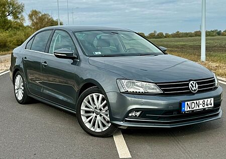 VW Jetta Volkswagen 1.4 TSI 110kW Highline, Xenon