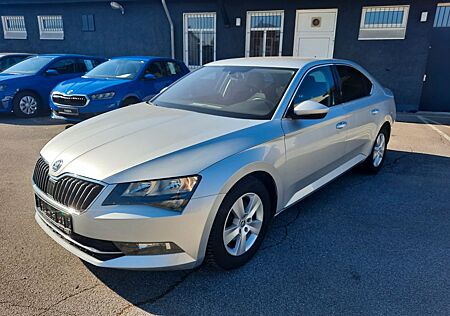 Skoda Superb AHK SCHWENKBAR+SHZ VO+EL FH VO HI+PDC HI+