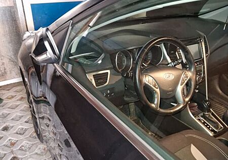 Hyundai i30 blue 1.6 CRDi 100kW Trend DCT Trend