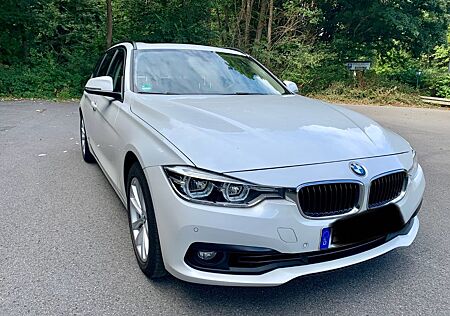 BMW 318i Touring -