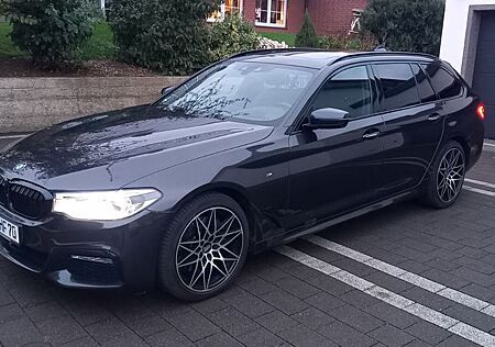 BMW 525d Touring M-Paket ACCLED Pano Leder 8fach HuD