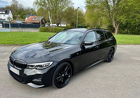 BMW 330d xDrive Touring M Sport Autom. Saphirschwarz