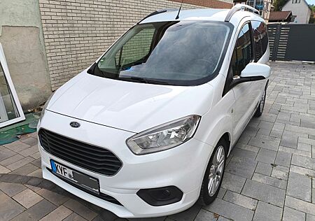 Ford Tourneo Courier 1.5 TDCi 74kW Titanium