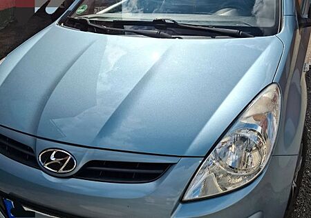 Hyundai i20 Blau
