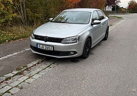VW Jetta Volkswagen 1.6 TDI Trendline BlueMotion Technolog...