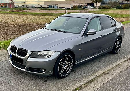 BMW 320i Limo Facelift Leder/AHK/PDC/Sitzheizung