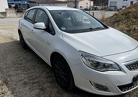 Opel Astra J Lim. 5-trg. Edition