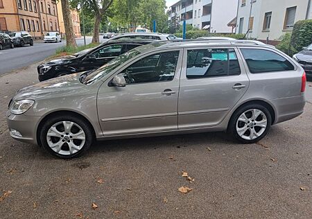 Skoda Octavia 1.8 TSI DSG Elegance+T.Leder+NAVI+E.Sitz