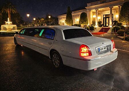 Lincoln Town Car Stretch Limousine