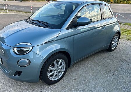 Fiat 500E 3+1 Icon Komfort-, Winter- und Park Paket