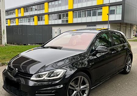 VW Golf Volkswagen VII R-Line /ACC/TOTW/PANO/DCC/AHK/VC/CAM