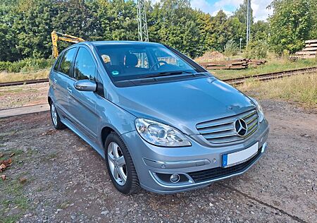 Mercedes-Benz B 200 - nur 63.282 km, Klimaauto., Tempomat, AHK