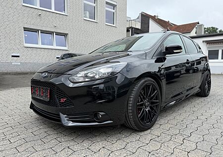 Ford Focus Lim. ST/XENON/KEY/KAMERA/RECARRO/SZH/NAVI