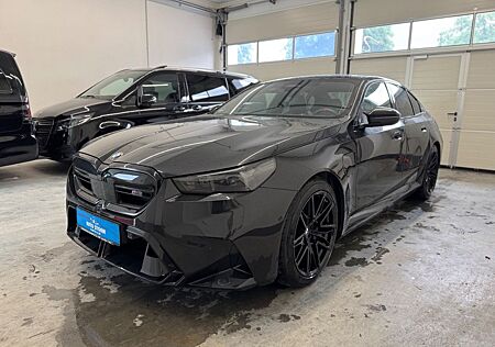 BMW M5 Carbon*Pano*DriversPackageProf*B&W*4xSHZ*Shad
