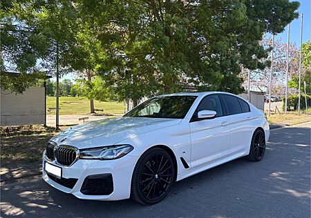BMW 540 i M Sport*HeadUp*LEDER*LASER*TOTW *SCHIEBE*