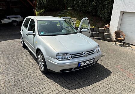 VW Golf Volkswagen 1.6 Basis wenig KM