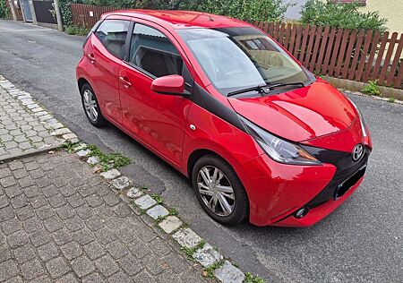 Toyota Aygo (X) Aygo (X) 1,0-l-VVT-i x-play Team Deutschland...