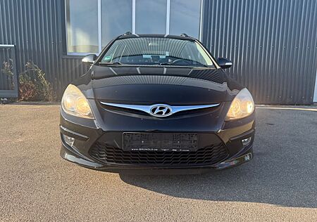 Hyundai i30 1,6 CRDI cw Comfort*Auto *Klima**Tüv 12/026