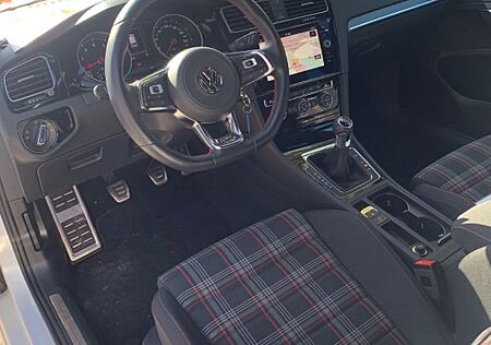 VW Golf Volkswagen 2.0 TSI GTI GTI