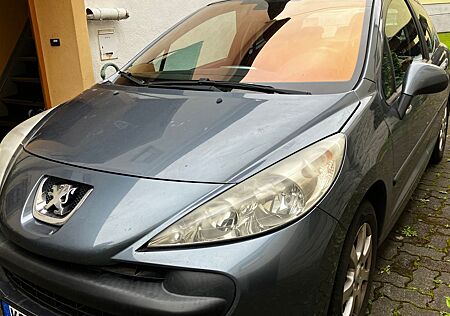 Peugeot 207 TÜV neu / 2-Zonen-Klima / Radio-CD Player