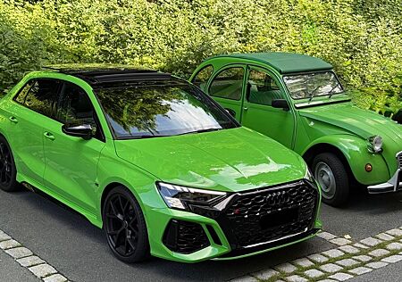 Audi RS3 *RS-AGA/Pano/Matrix/280/4J/360°/Navi/Leder
