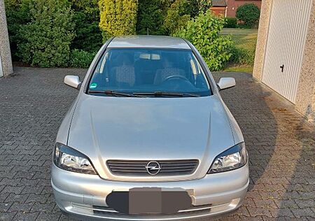 Opel Astra 1.6 -