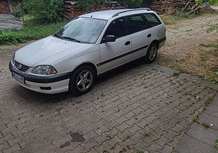 Toyota Avensis 1.6 -
