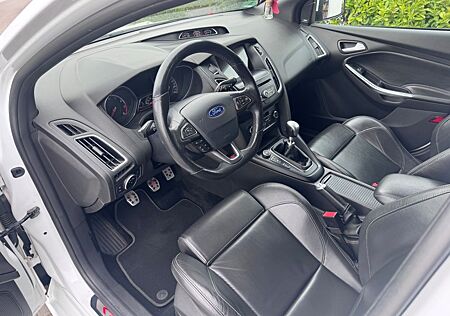Ford Focus 2,0 EcoBoost ST Leder-Exklusiv-Paket ST