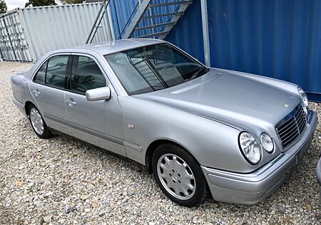 Mercedes-Benz E 220 D AMG Paket W210-Leder Grau-AMG Styling-