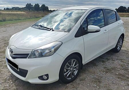 Toyota Yaris 1,33-l-Dual-VVT-i Edition 2014