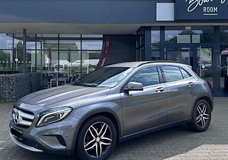 Mercedes-Benz GLA 220 d 4MATIC DCT - AHK