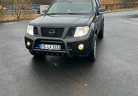 Nissan Pathfinder 2.5 dCi DPF PLATINUM 4WD Automati...