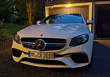 Mercedes-Benz E 63 AMG Mercedes-AMG E 63 4MATIC+ T Autom. ...