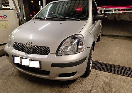 Toyota Yaris 1.0 65 PS (48 kW) | 998 cm³ |