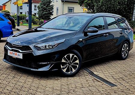 Kia Cee'd Sportswagon Ceed Kombi Vision 140PS Navi Kamera SHZ PDC ALU
