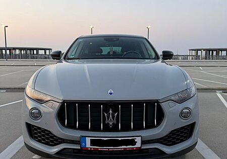 Maserati Levante Diesel V6 Shark Grau /Checkheft gepflegt
