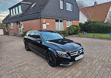 Mercedes-Benz C 220 d /LED/AHK/PANO/SCHECKHEFT/2.HAND