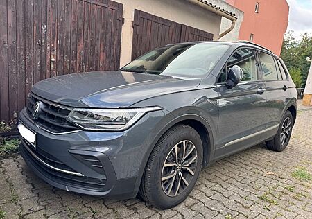 VW Tiguan Volkswagen Life 1.5 TSI 6-Gang + Navi+CarPlay