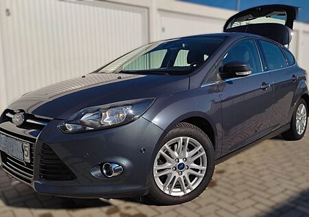 Ford Focus Limousine 1,6 EcoBoost 150 PS Titanium, 2. Hand