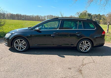VW Golf Volkswagen 2.0 TDI DSG Highline AHK/SHZ *SCHECKHEFT*