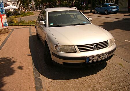 VW Passat Volkswagen 1.6 Edition 1.Hand Klima TÜV/NEU