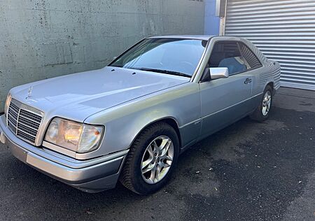 Mercedes-Benz E 200 *Coupe*Automatik*Schibedach*Tüv neu*