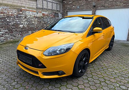 Ford Focus 2,0 EcoBoost ST